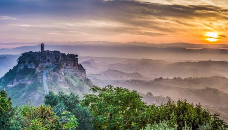 civita-di-bagnoregio-tramonto_th_1217