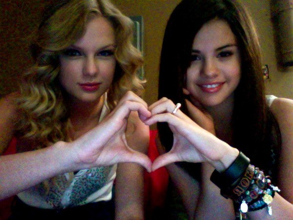 Taylor-and-selena-taylor-swift-and-selena-gomez-24350523-600-450